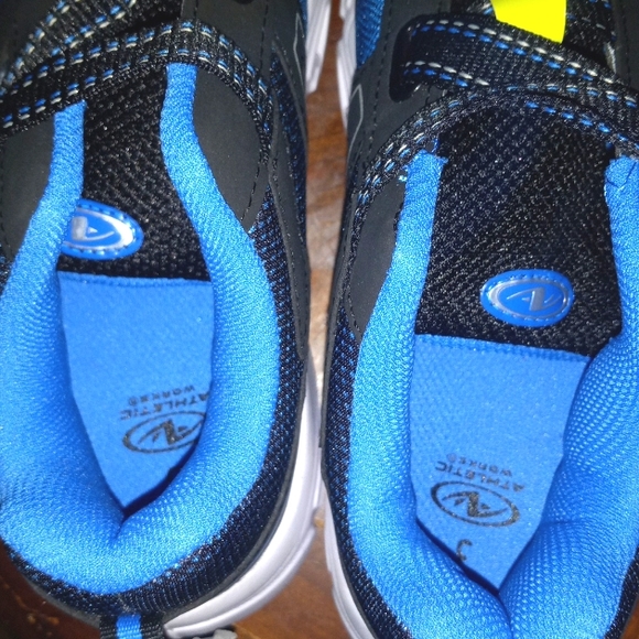 LIGHT-UP SNEAKERS NEW - Picture 7 of 10